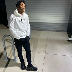 Meet your Posher, Larrey